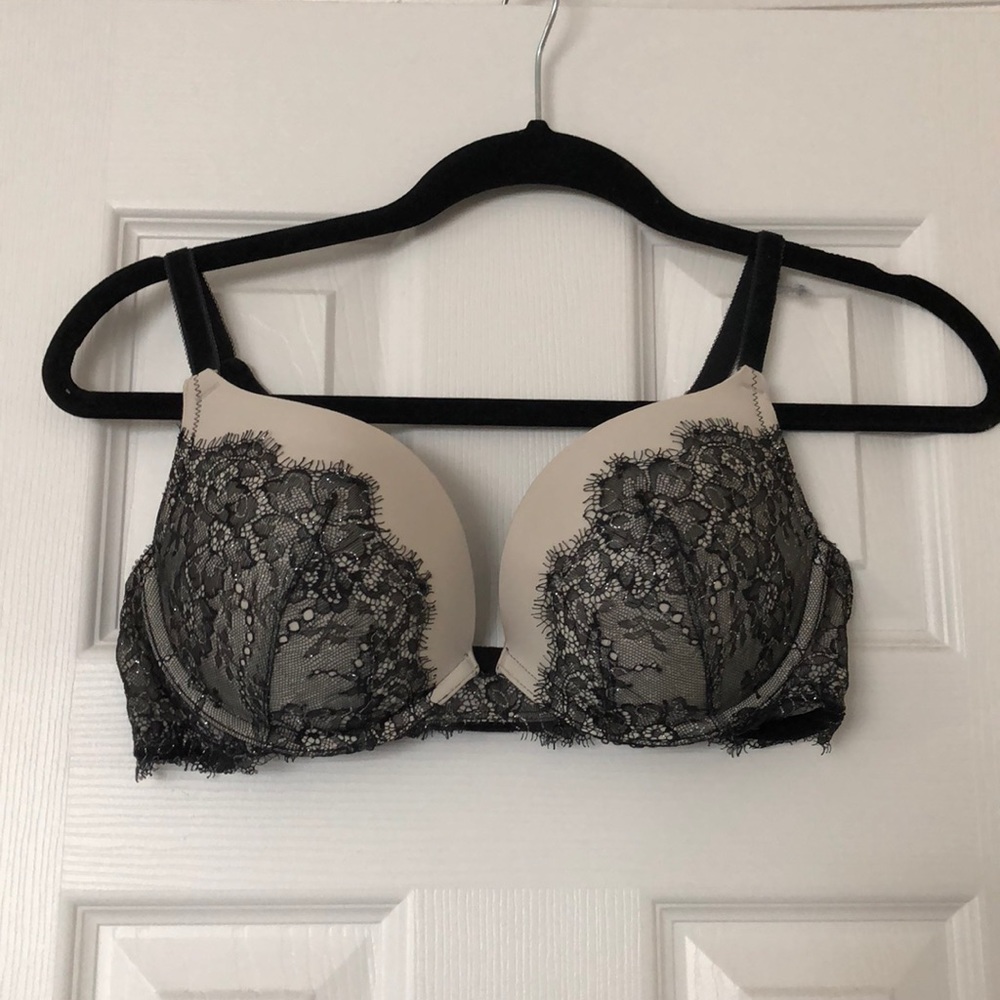 Victoria’s Secret dream angels push up 34D